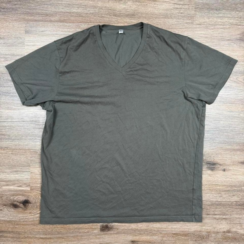dark olive green‎ uniqlo v neck t shirt